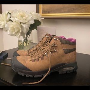 $⬇️-LikeNEW sz7ColeHaan Hiking bootsNikeAirTech